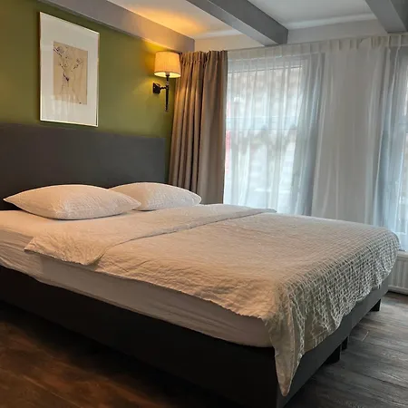Guest 3*