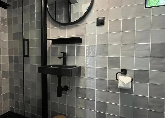 Guest ゲストハウス 3*