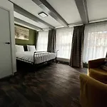 Guest 3*